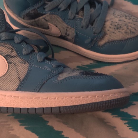 Kids Jordans - Picture 3 of 3